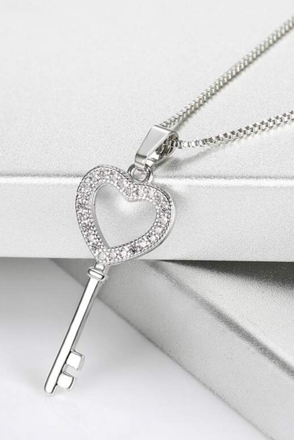 COLLAR EN STAINLESS STEEL CON LLAVE CORAZON CON ZIRCONIAS